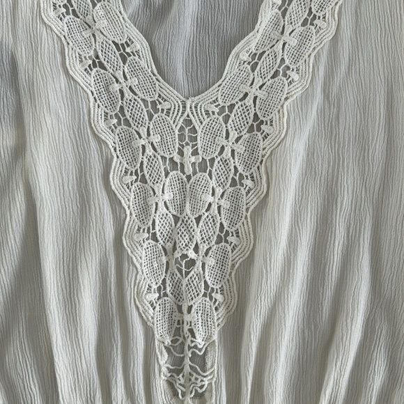 Zara crocheted top with peplum waist & flutter cap sleeves. Color- cream size- M - Picture 2 of 6